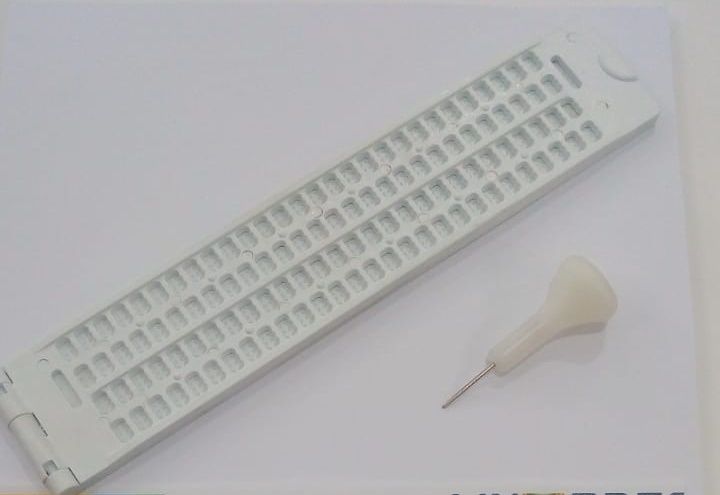 Kit de Escritura Braille Regleta y Punzón - Tiflológicos Linordec Ecuador
